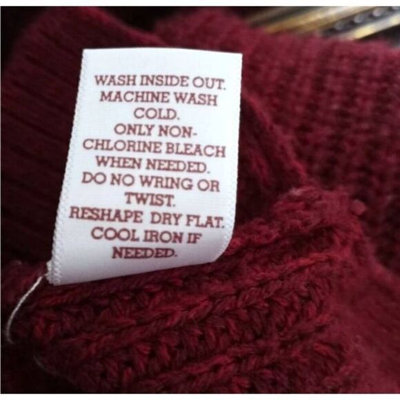 SO BURGUNDY SWEATER SZ.S EUC .  GORGEOUS SWEATER IN EXCELLENT USED CONDITION. - Picture 6 of 6